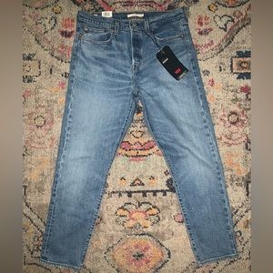 NWT women’s Levi’s Premium Wedgie Ankle Jean Size 31 (12) Price is firm 💓